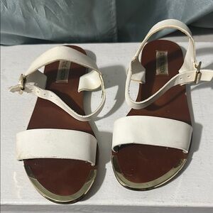 Steve Madden white summer sandal. Gold detail; size 8.5